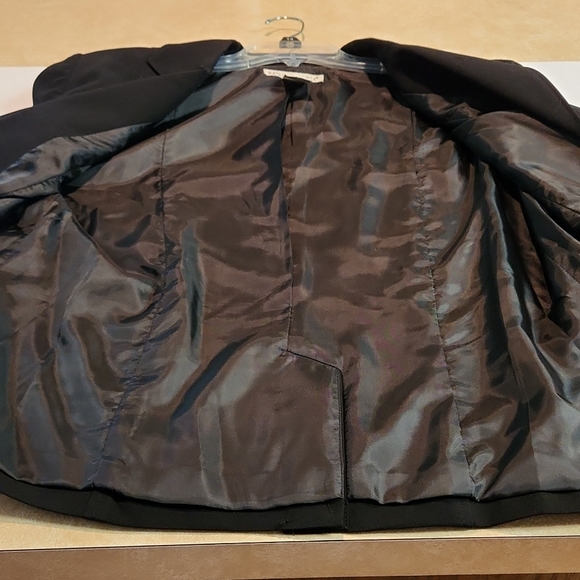 Misses NWT $130.00  Requirements 3-pc Size 14; Jacket, Pants, Skirt all in Black - Picture 12 of 16